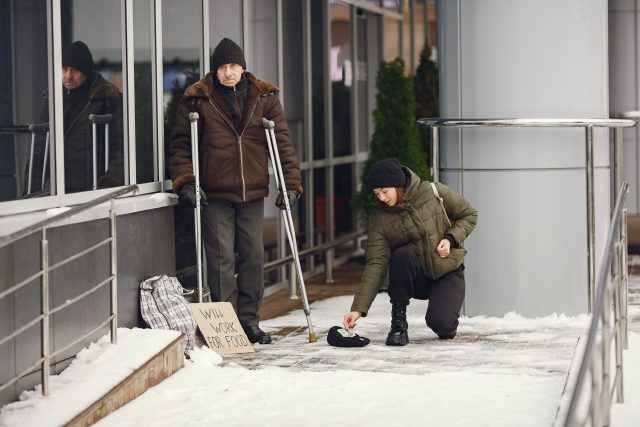 homeless-winter-city-man-asking-food (1)